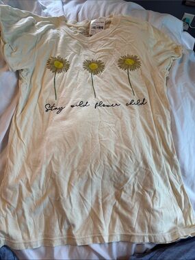 Recycled Karma Project
Karma "Stay Wild Flower Child" t-Shirt size Small NWT